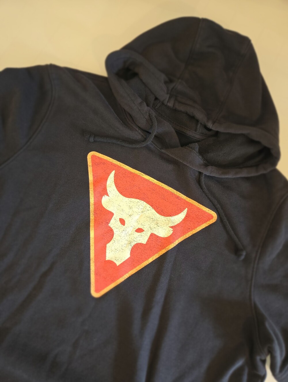Under Armour Project Rock Mens Short Sleeve Hoodie Medium Black Brahma Bull Logo